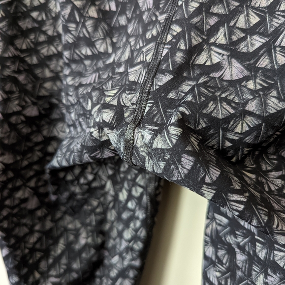 Lululemon Feather Print 28' Leggings - Picture 8 of 10